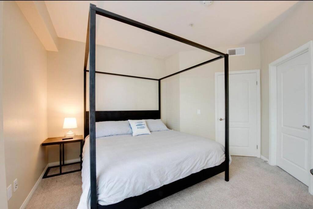 The Nest A Spacious 1 Bedroom Apartment With A Pool View لوس أنجلوس المظهر الخارجي الصورة
